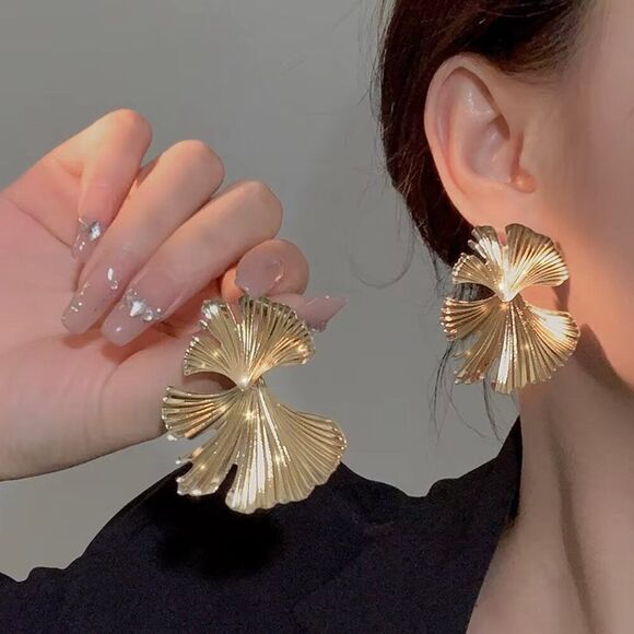 Chunky Ginko Biloba Leaf Statement Earrings in Gold - Picture 3 of 4